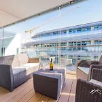 Waterfront Luxury Studio, Free Parking, Ac, Netflix & Wifi By Tilo Lux 아파트