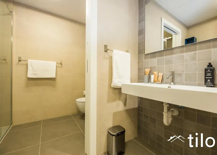 Waterfront Luxury Studio, Free Parking, Ac, Netflix & Wifi By Tilo Lux Janov