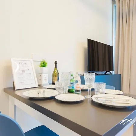 Waterfront Luxury Studio, Free Parking, Ac, Netflix & Wifi By Tilo Lux * جنوة